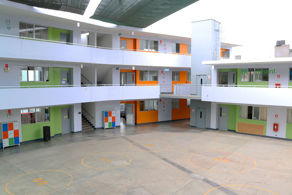 Innova Schools Sede R&iacute;mac Sporting Cristal Lima